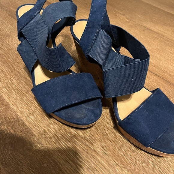 Women's American Eagle Navy Sandals - Picture 3 of 3